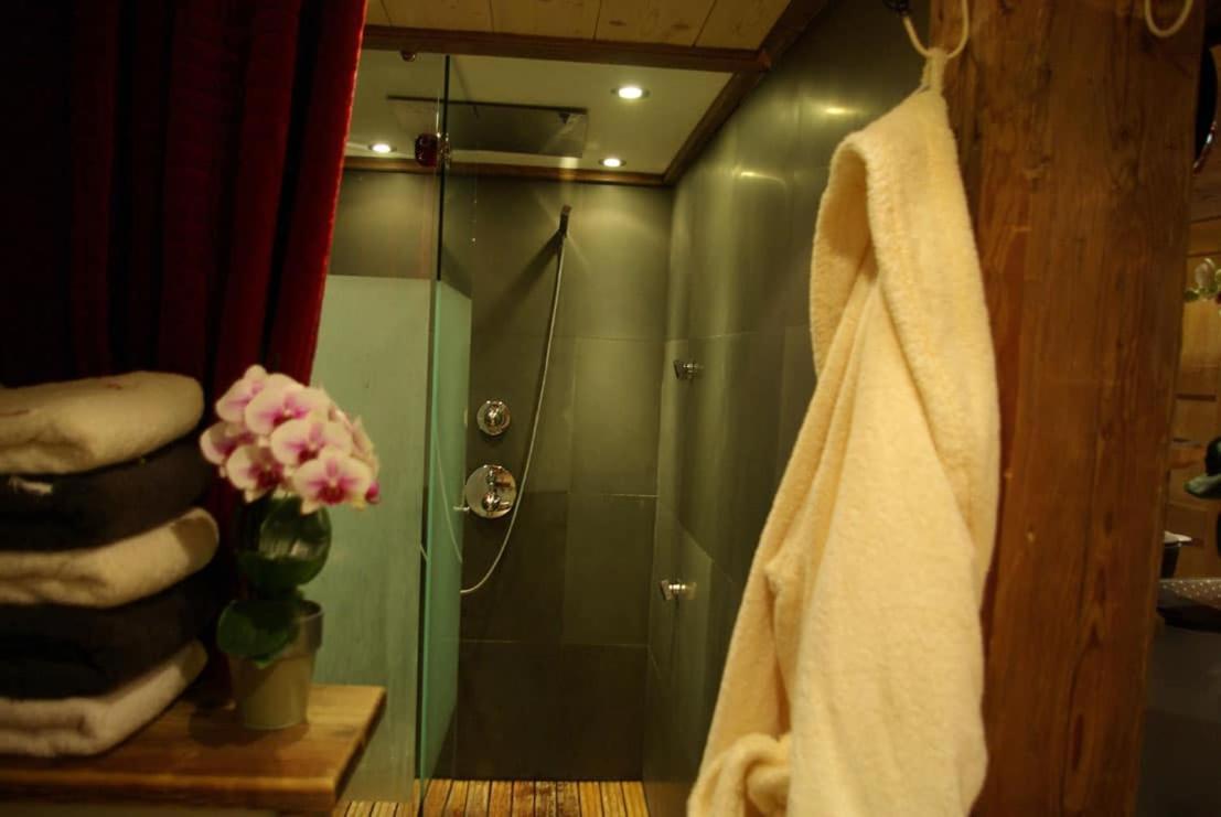 Hotel Les Chalets De Philippe Avec Jacuzzis Privatifs Chamonix Bagian luar foto